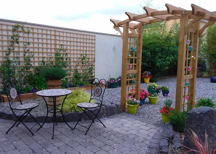 לינה וארוחת בוקר Carriglea ליסטוול